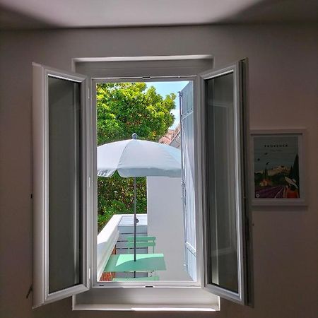 Studio Terrasse, Intra-Muros, Climatise Avec Wifi Avignon Exterior photo